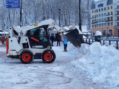 Kayak Merkezi, Rosa Khutor, Rusya Federasyonu, 23 Aralık 2016, kar temizleme küçük kar temizleme makinesi