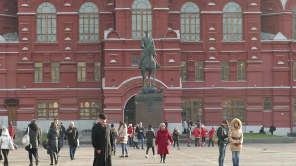 歴史博物館の前にジューコフの記念碑 — ストック動画
