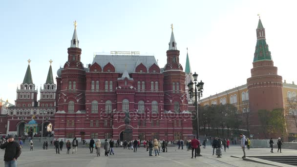 Исторический музей перед Красной площадью — стоковое видео