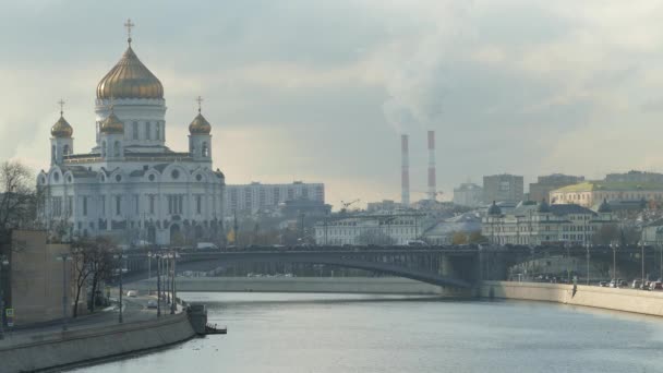 Панорама міста і храм Христа Спасителя — стокове відео