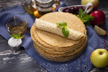 Bir sürü ev yapımı krep