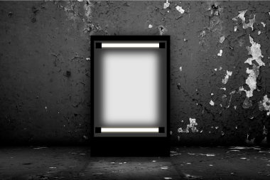 Boş karanlık odada boş billboard