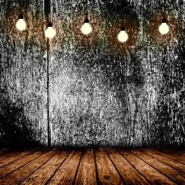 Ahşap zeminler ve bir lamba ile boş oda. 