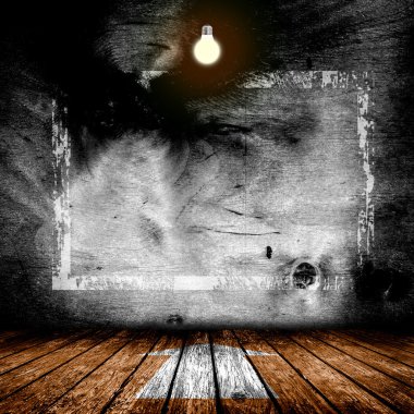 Ahşap zeminler ve bir lamba ile boş oda. 