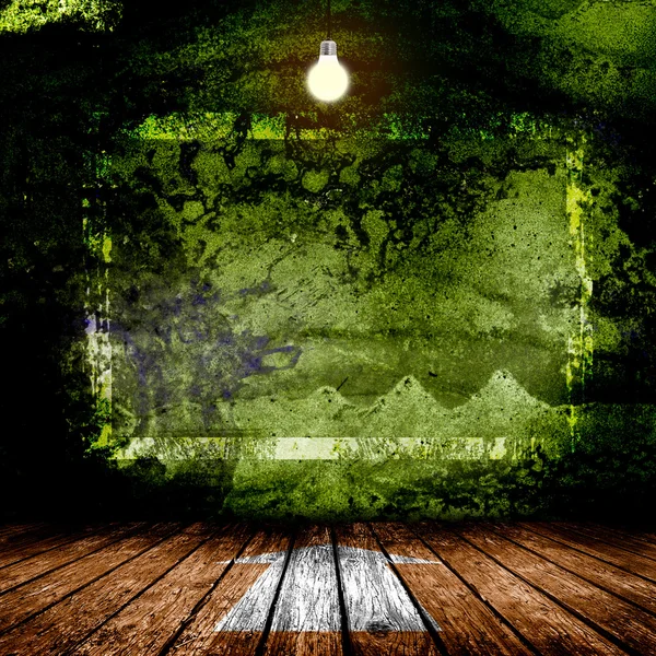 Ahşap zeminler ve bir lamba ile boş oda. 