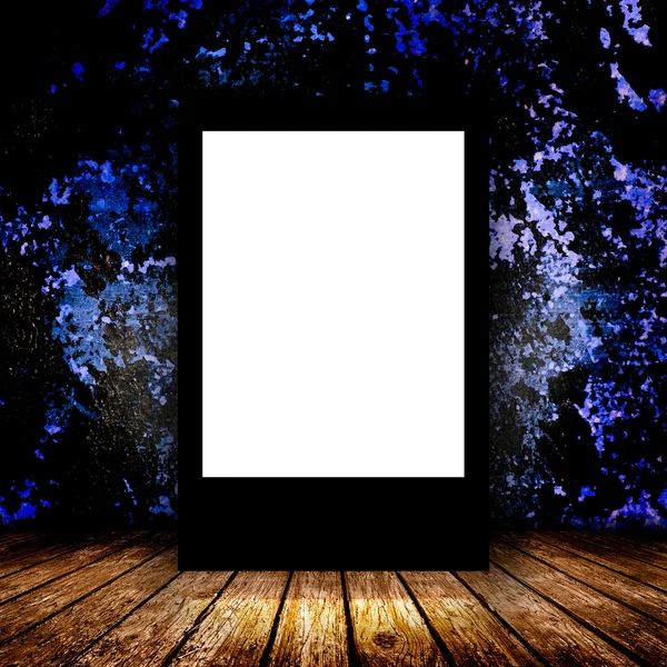 Blank billboard in empty dark room. — Stock Photo, Image