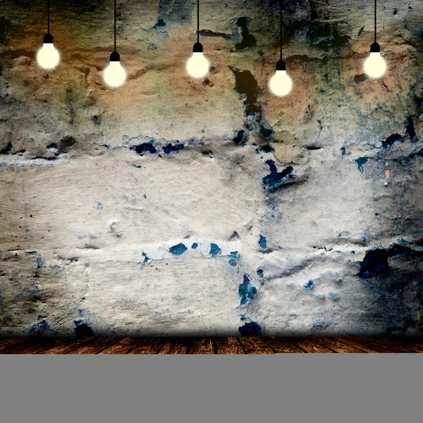 Leerer Raum mit Holzböden und einer Lampe. — Stockfoto