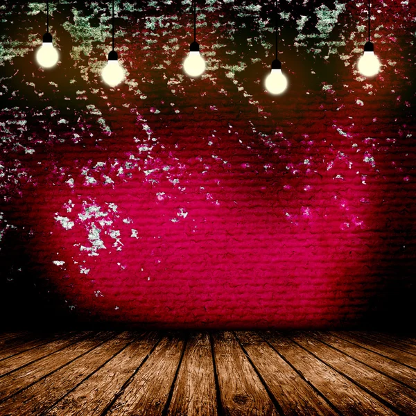 Ahşap zeminler ve bir lamba ile boş oda. 