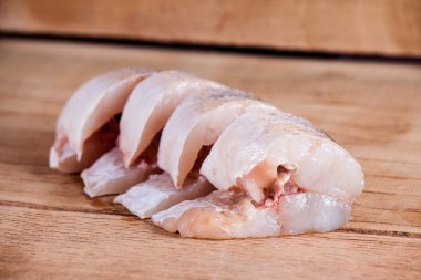 Pike bir ahşap üzerine fileto