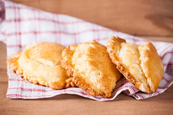 Süzme peynir ile tanımlama