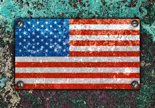 Bandera americana sobre placa de metal tornillos atornillados en la pared — Foto de Stock