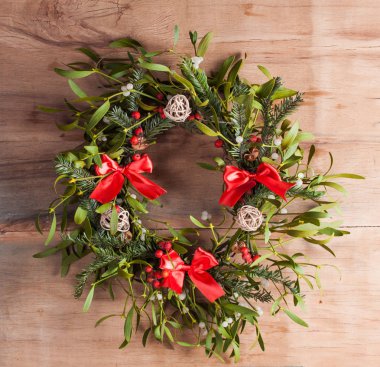 Ökseotu ile Noel çelenk 