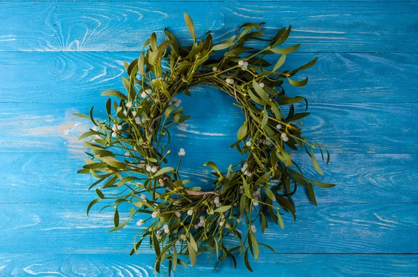 Christmas wreath with mistletoe — Stock Photo, Image