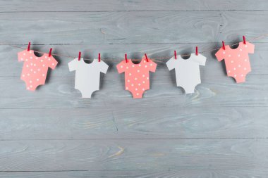 Ahşap masa üzerinde Baby shower dekorasyon