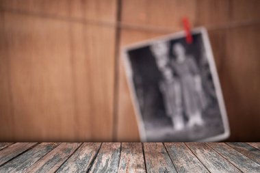 İp üzerinde eski bulanık fotoğraf