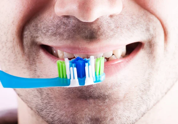 Nuovo spazzolino da denti sullo sfondo della persona — Foto Stock