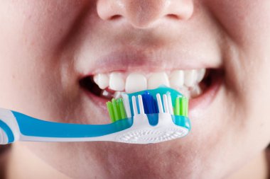 Yeni diş fırçası 