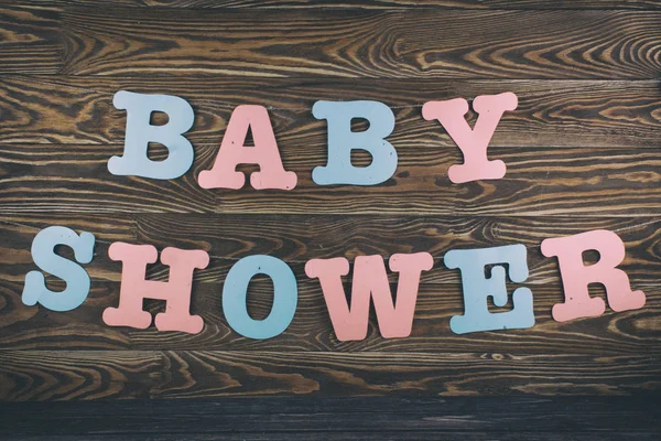 Dekoration för babyshower på trä skrivbord. — Stockfoto