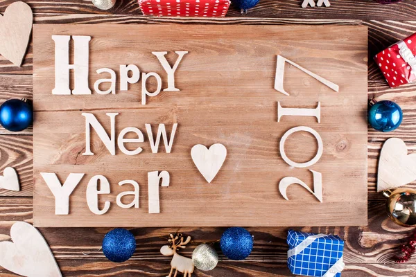 木製の木板の碑文新年あけましておめでとうございます. — ストック写真