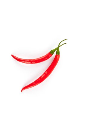 Beyaz arka plan üzerinde izole kırmızı taze biber