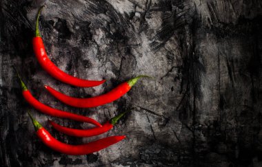 Arka plan taze biber grunge üzerinde çizik. 