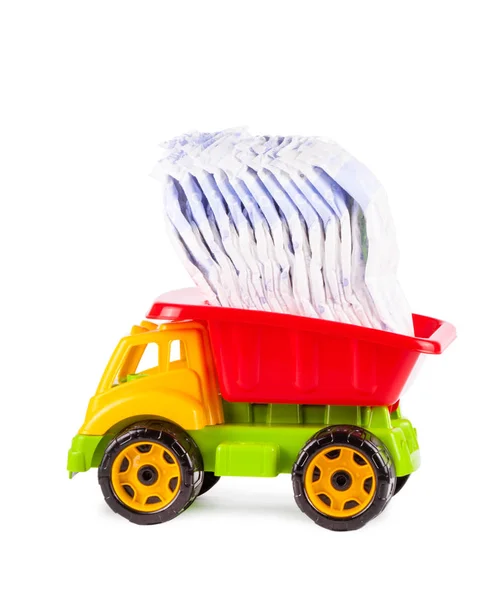 Camion giocattolo con un mucchio di pannolini — Foto Stock