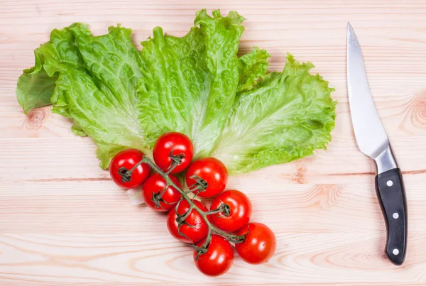 Verduras frescas en escritorio de madera . — Foto de Stock