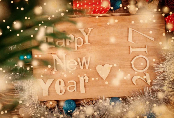 Ρετρό ξύλινη επιγραφή ευτυχισμένο το νέο έτος — Φωτογραφία Αρχείου