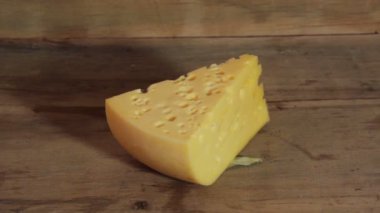bir parça peynir 