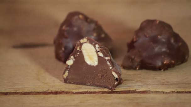 Chocolate candy on wood desk — Stock Video