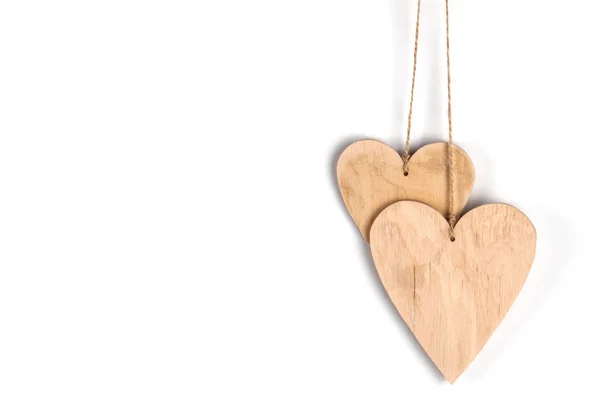 Corazones de madera sobre fondo blanco aislado — Foto de Stock