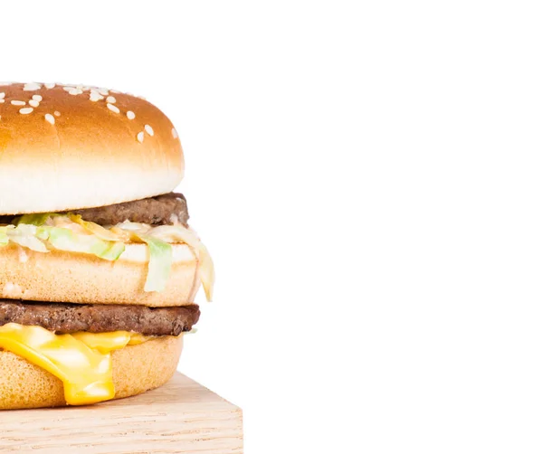 흰 배경에 분리 된 신선 한 햄버거 — 스톡 사진