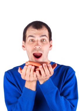 Adam bir sosisli ellerinde.