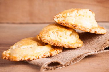 Süzme peynir ile tanımlama