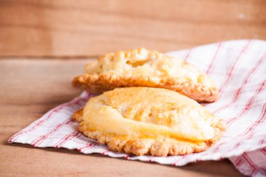 Süzme peynir ile tanımlama