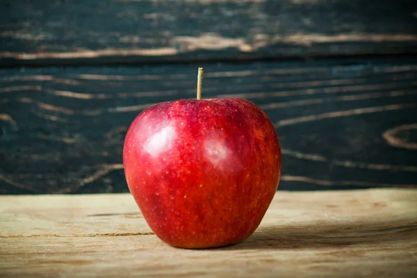 熟した新鮮なリンゴをクローズ アップ — ストック写真