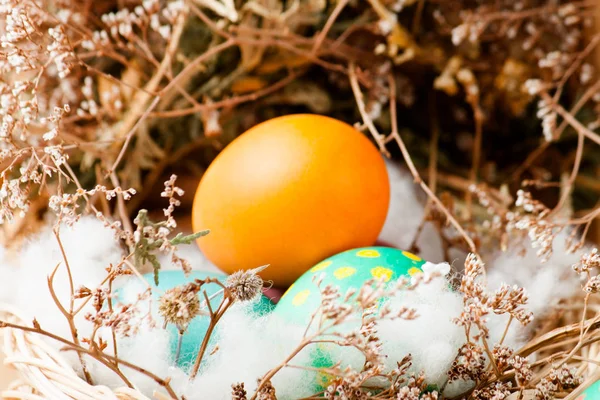 Oeufs de Pâques colorés fermer — Photo