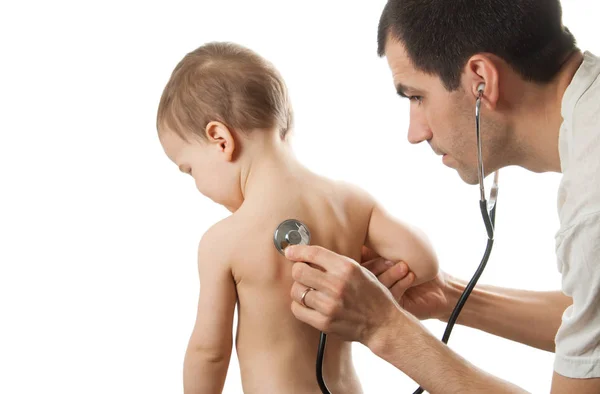 聴診器と子供の医者 — ストック写真