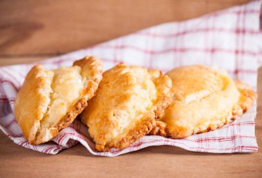 Süzme peynir ile tanımlama 