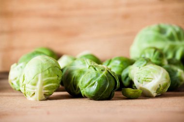 İzole taze Brüksel lahana