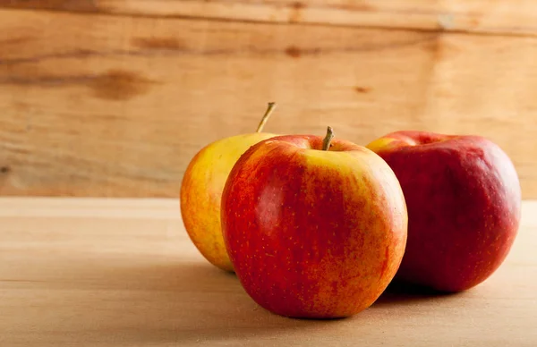 熟した新鮮なリンゴ — ストック写真