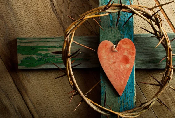 Crown of thorns on wood desk — Stock Photo, Image