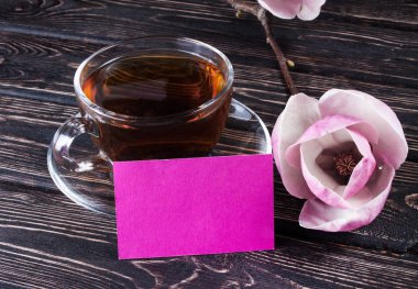 Çiçek Manolya ve siyah çay