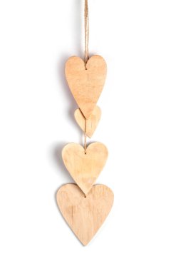 Ahşap kalp izole ip üzerinde