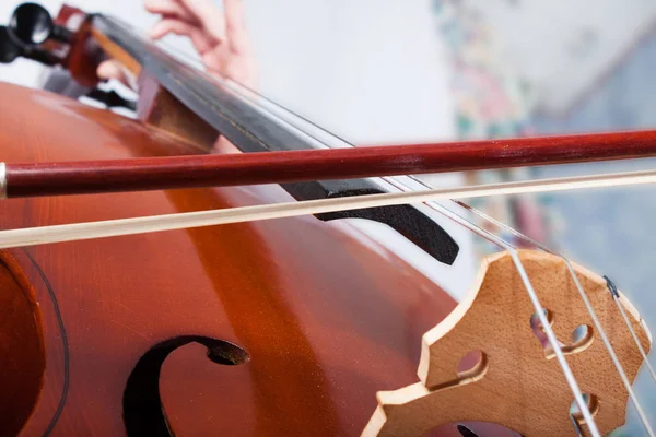 Man playing on cello — Stock Photo, Image