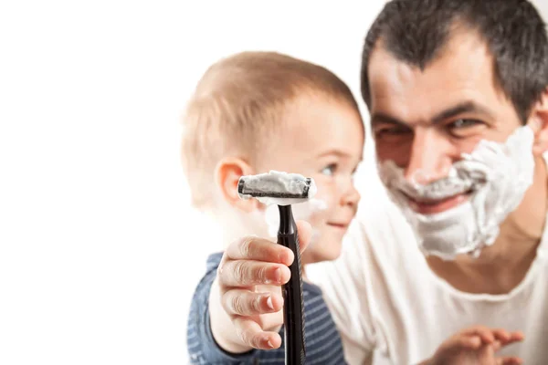 Vater und Sohn rasieren sich — Stockfoto