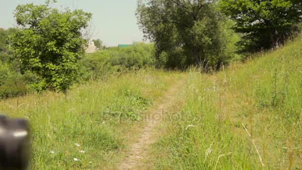 Mladý muž fotografie — Stock video