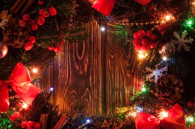 Noel çelenk süsleri ile