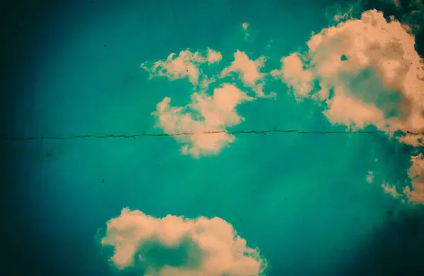 Modrá obloha s mraky. — Stock fotografie