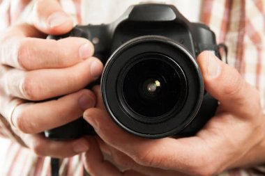 Elinde fotoğraf makinesi ile fotoğraf dostum